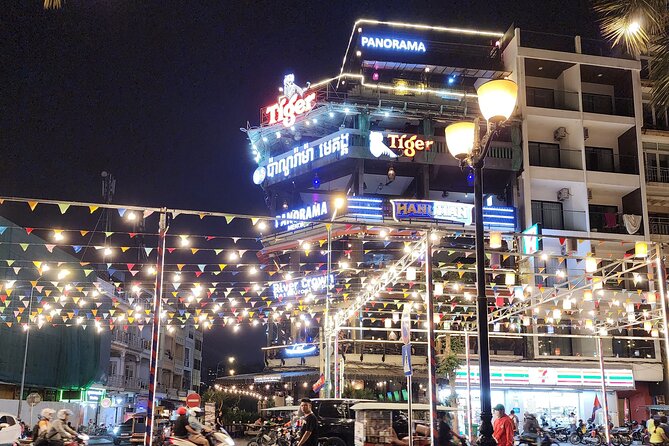 Visit 9 Places in 3 Hours by Private Tuk-Tuk - Wat Phnom: a short introduction to the city