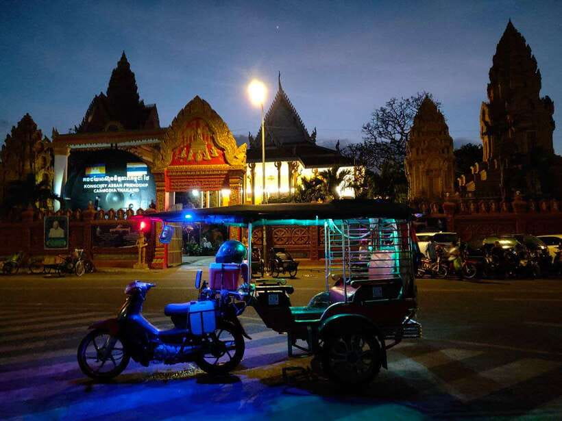 Visiting 9 Places in 3 hours Share Tour by Tuk-Tuk - Why a Phnom Penh tuk-tuk works so well at night