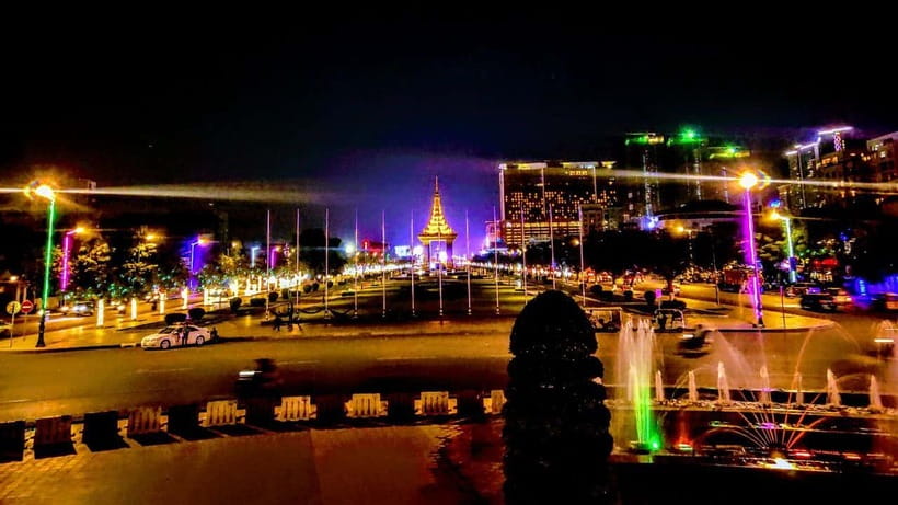Visiting 9 Places in 3 hours Share Tour by Tuk-Tuk - Royal Palace lights and the riverside