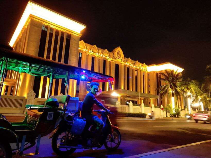 Visiting 9 Places in 3 hours Share Tour by Tuk-Tuk - Fifteen minutes at the night market