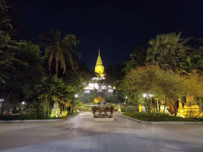 Visiting 9 Places in 3 hours Share Tour by Tuk-Tuk - Independence Monument and the bronze king