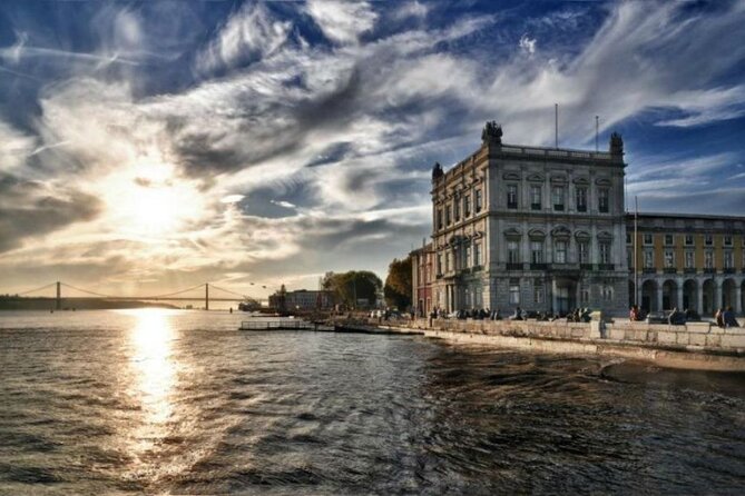 Welcome Lisbon Tour with Local Guide in Private Eco Tuk Tuk - Sé Cathedral and the climb into Alfama