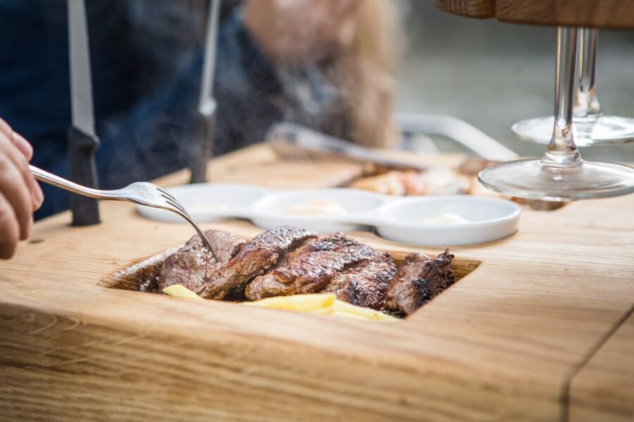 Zurich: Hot Stone Barbecue eTukTuk City Tour - Bahnhofstrasse and the Opera House