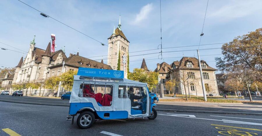 Zurich: Private eTukTuk City Tour - Through the old town and its narrow streets
