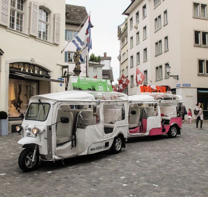 Zurich: Private eTukTuk City Tour - Bahnhofstrasse and Paradeplatz