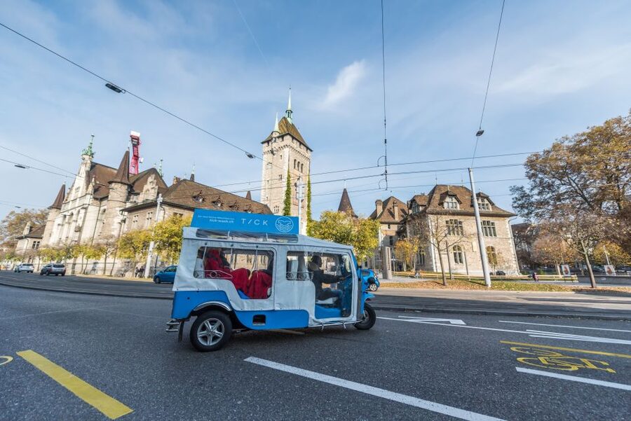 Zurich: Private eTukTuk City Tour - The Limmat and Lake Zurich